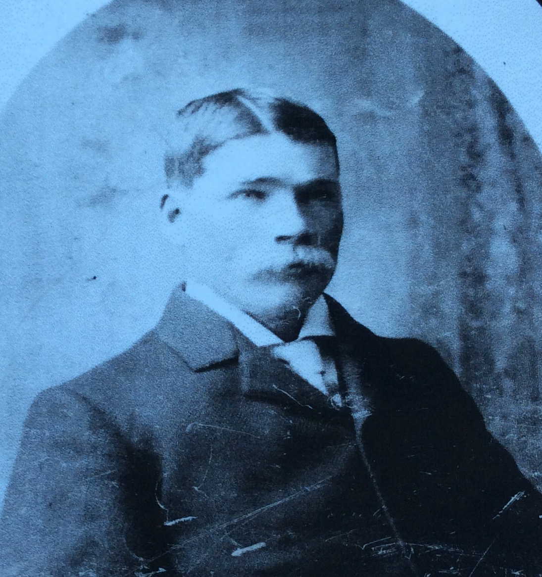 Photo of photos/Duncan D McKenzie portrait